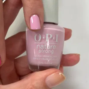 natural-origin-nail-lacquer-glowing-places